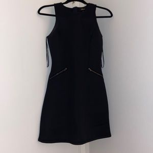 Women’s black sleeveless dress